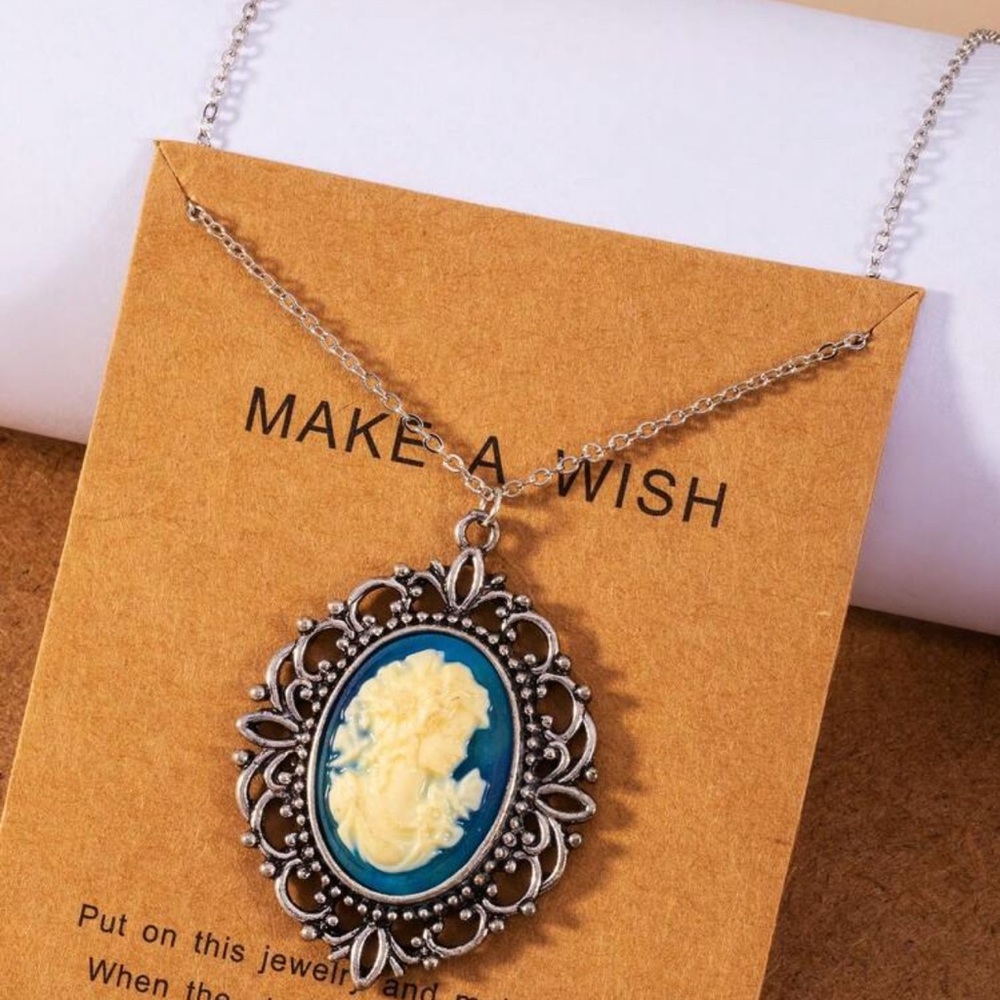 DENKAYS NECKLACE - Picture 2 of 3